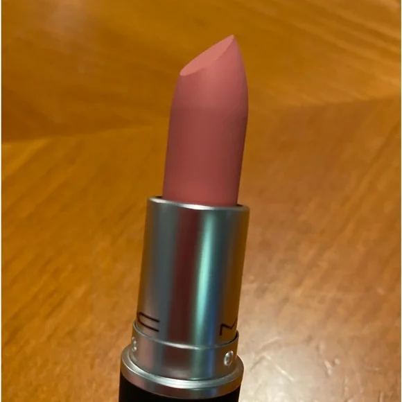 MAC Powder Kiss Lipstick Sultriness - Picture 5 of 16
